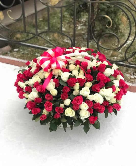 Assorted Basket Roses